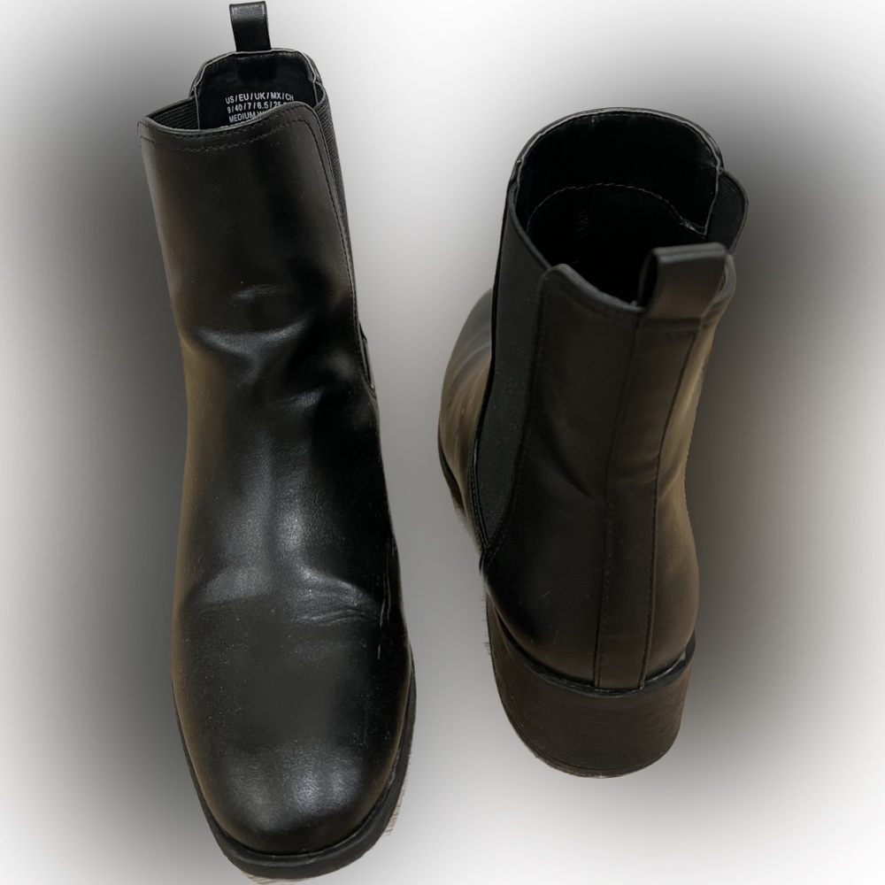 COPY - Kenneth Cole Reaction Salas Chelsea Boots in Black